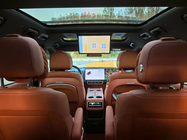 Li Auto L8 — Фото автомобиля 22