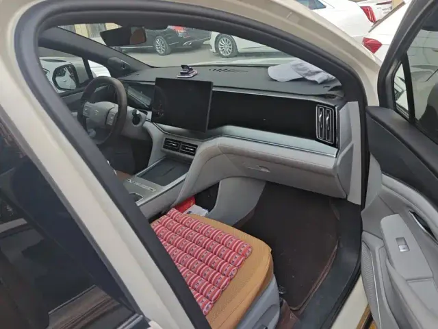 BYD Song Ultra — Фото автомобиля 8