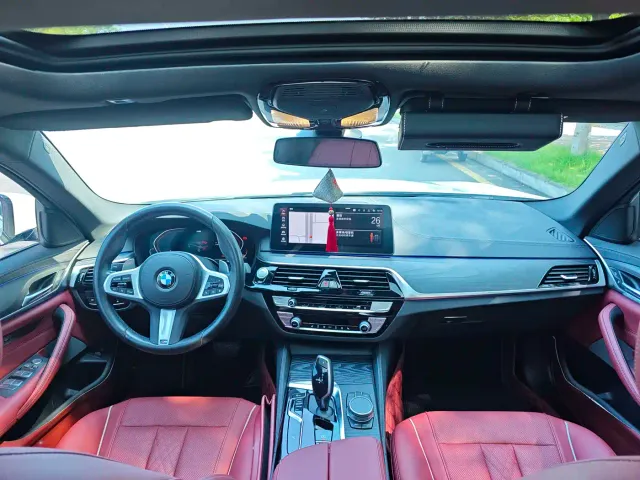 BMW 5 Series — Фото автомобиля 11