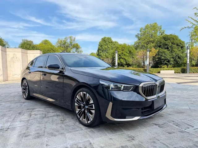 BMW 5 Series — Фото автомобиля 3