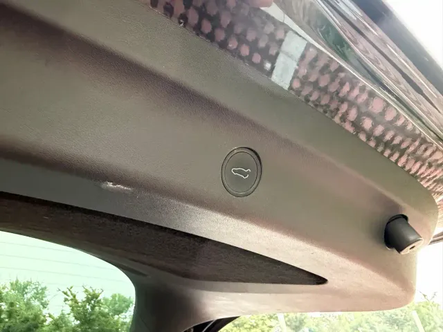 Tesla Model Y — Фото автомобиля 14