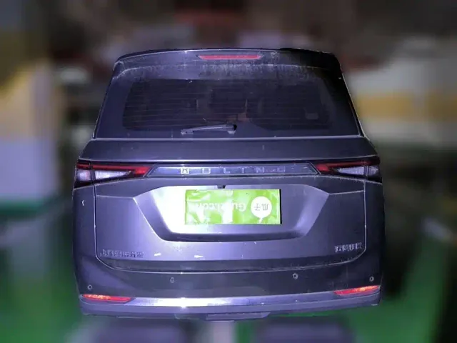 Wuling Jiachen — Фото автомобиля 3