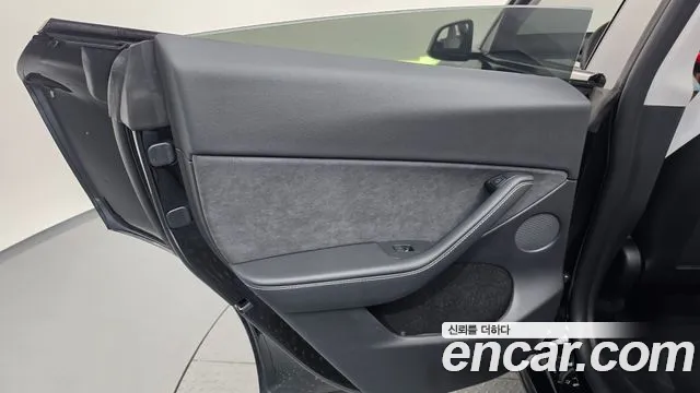Tesla Model Y — Фото автомобиля 14