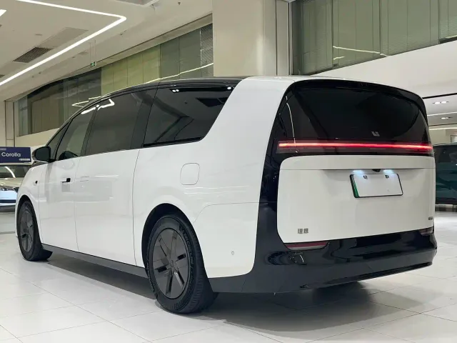 Li Auto MEGA — Фото автомобиля 4