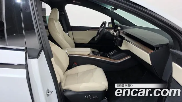Tesla Model X — Фото автомобиля 11