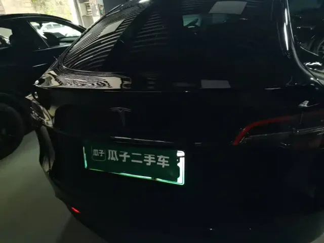Tesla Model Y — Фото автомобиля 5