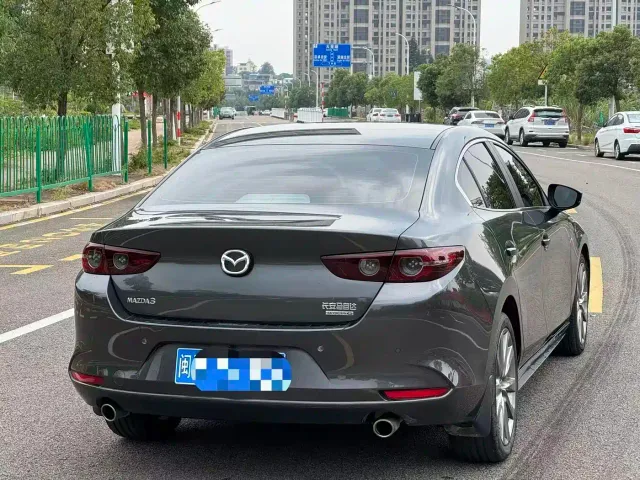 Mazda Axela — Фото автомобиля 9