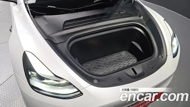Tesla Model Y — Фото автомобиля 6