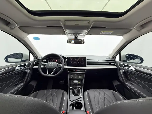 Volkswagen Tiguan L — Фото автомобиля 10