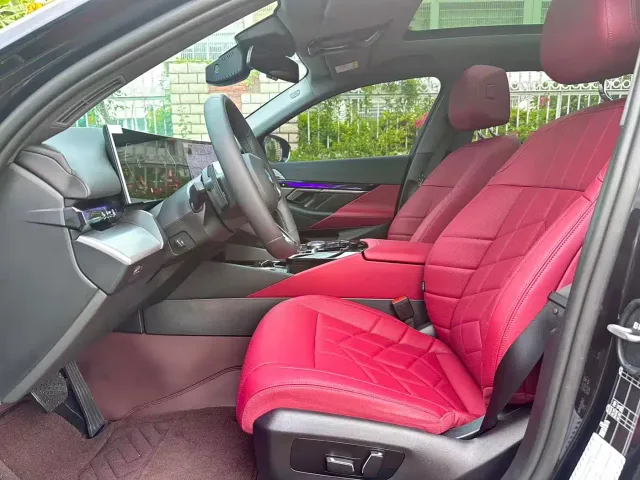 BMW 5 Series — Фото автомобиля 4