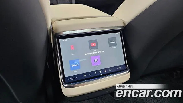 Tesla Model S — Фото автомобиля 19