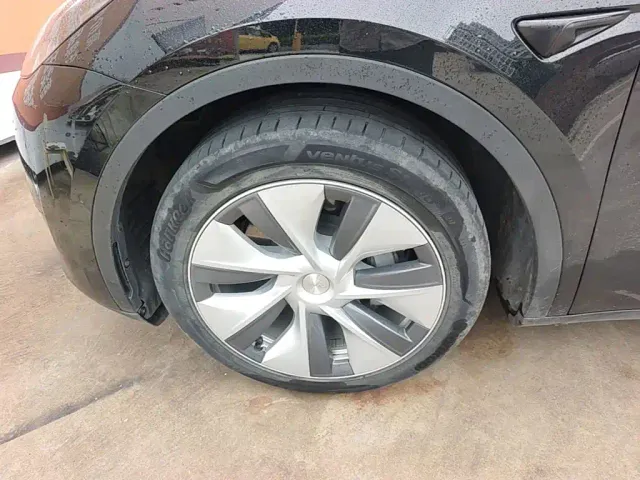 Tesla Model Y — Фото автомобиля 22