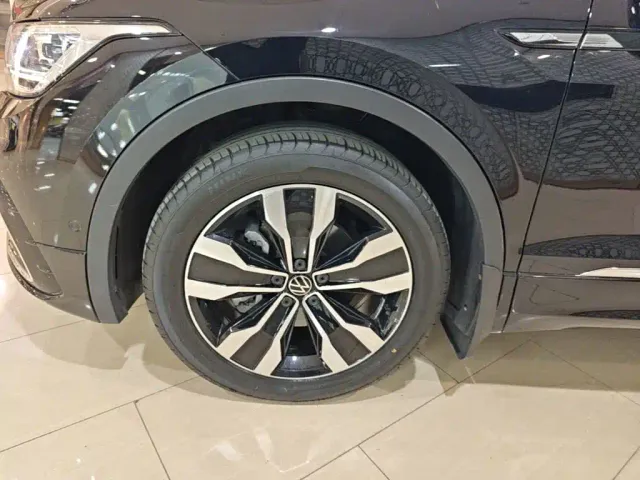 Volkswagen Tiguan L — Фото автомобиля 22