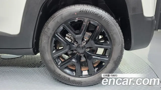 Jeep Renegade — Фото автомобиля 21