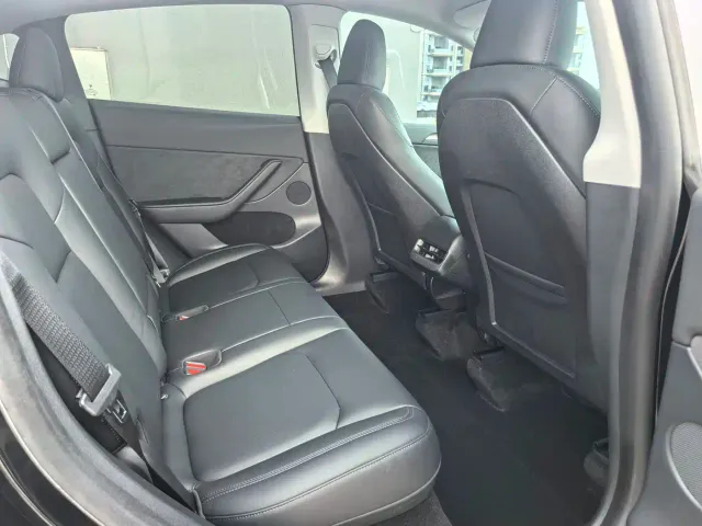 Tesla Model Y — Фото автомобиля 9
