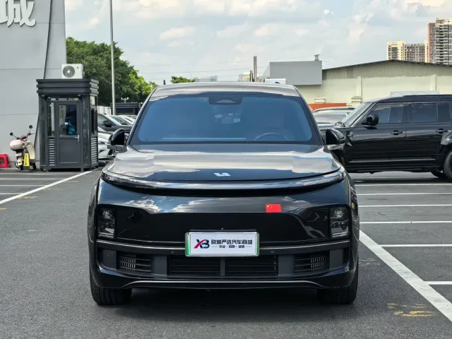 Li Auto L8 — Фото автомобиля 2