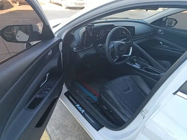 Hyundai Elantra — Фото автомобиля 15