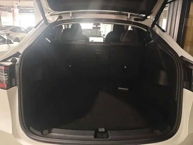 Tesla Model Y — Фото автомобиля 18