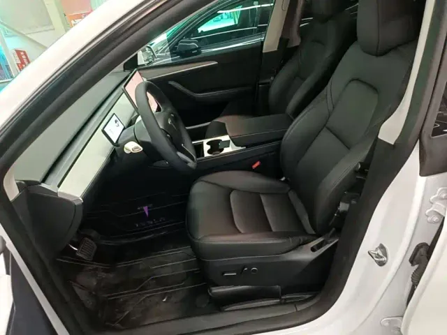 Tesla Model Y — Фото автомобиля 14