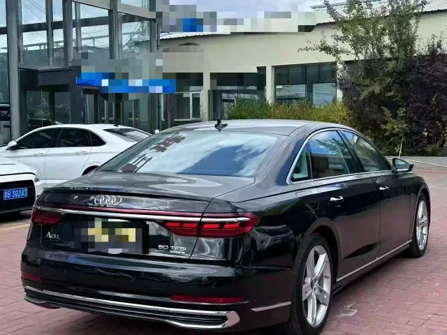 Audi A8 — Фото автомобиля 4