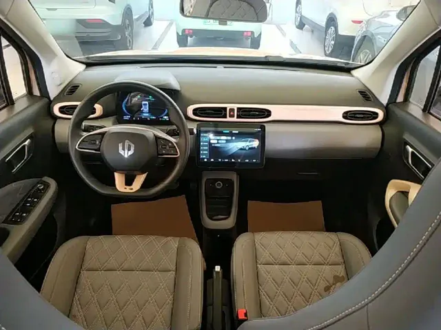 Leapmotor T03 — Фото автомобиля 9