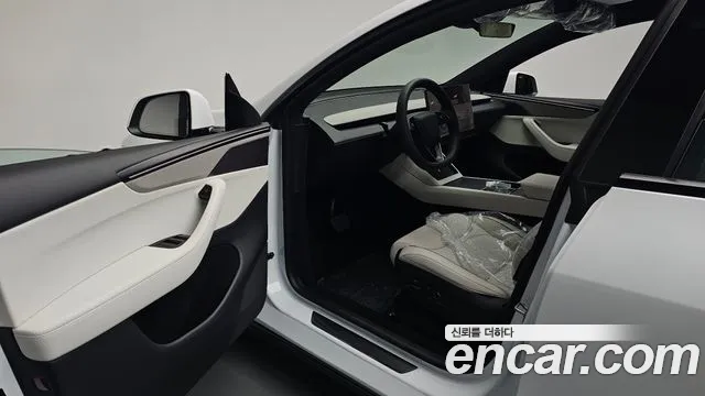 Tesla Model Y — Фото автомобиля 9