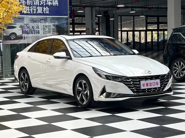 Hyundai Elantra 2022 1.5L CVT LUX Premium Edition — Фото автомобиля 3