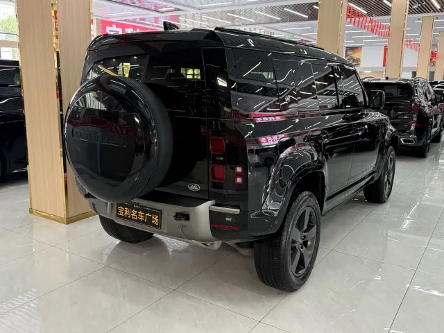 Land Rover Defender — Фото автомобиля 7