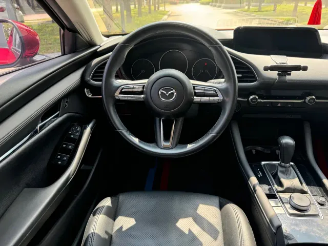 Mazda Axela — Фото автомобиля 11
