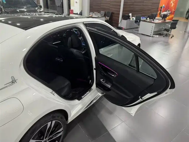 Mercedes-Benz C-Class — Фото автомобиля 18