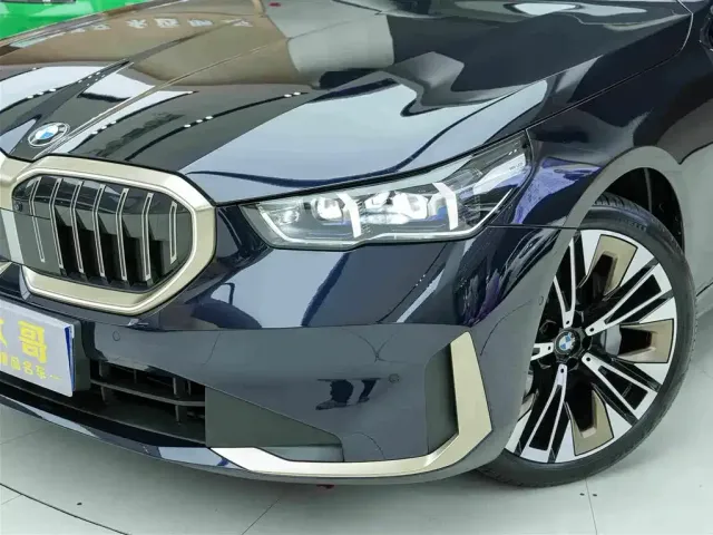 BMW 5 Series — Фото автомобиля 19