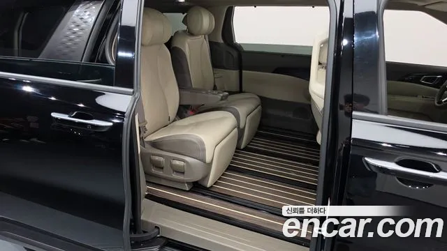 Kia Carnival Generation 4 — Фото автомобиля 16