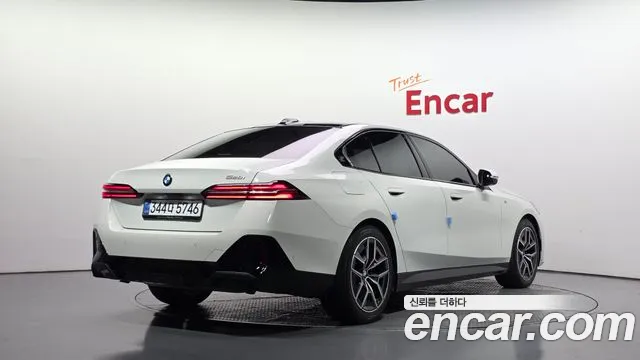 BMW 5-Series — Фото автомобиля 2