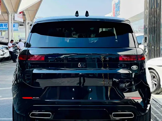 Land Rover Range Rover Sport — Фото автомобиля 3