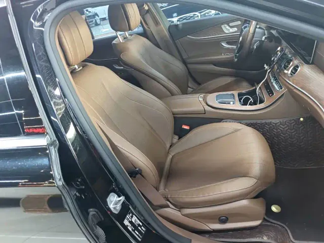 Mercedes-Benz E-Class — Фото автомобиля 24