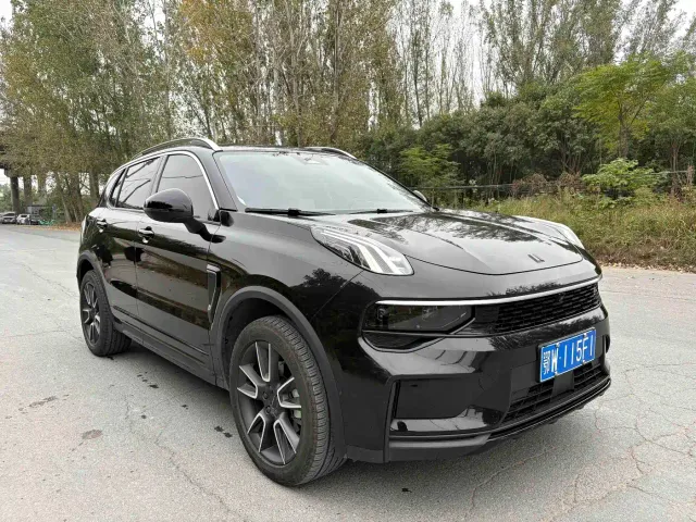 Lynk & Co 01 — Фото автомобиля 3