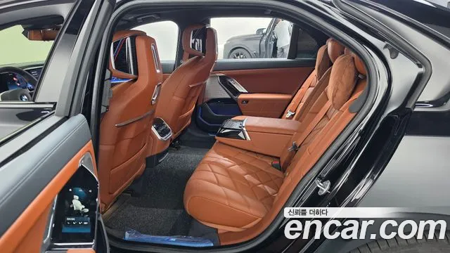 BMW 7 Series G70 — Фото автомобиля 17