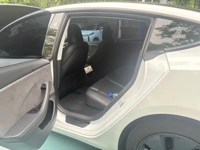 Tesla Model 3 — Фото автомобиля 8