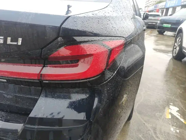 BMW 5 Series — Фото автомобиля 7