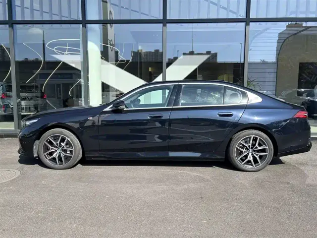 BMW i5 — Фото автомобиля 3