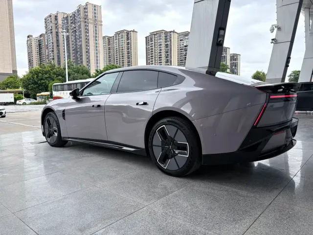 Xpeng P7 — Фото автомобиля 6