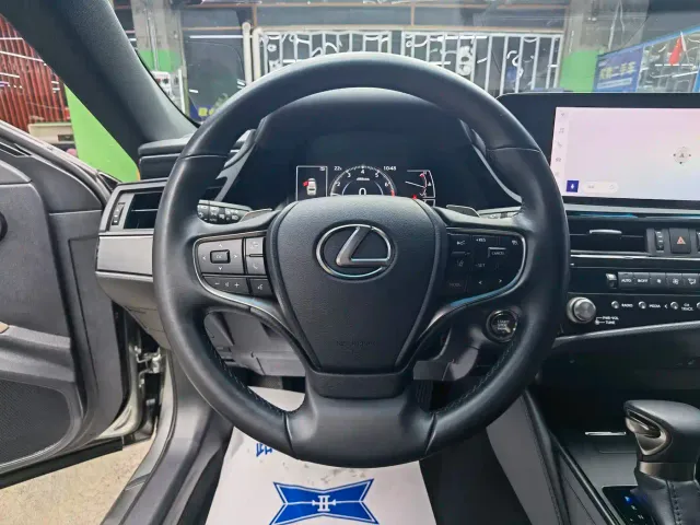 Lexus ES — Фото автомобиля 10