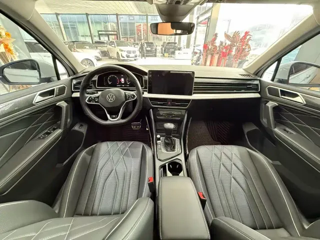 Volkswagen Tiguan L — Фото автомобиля 4