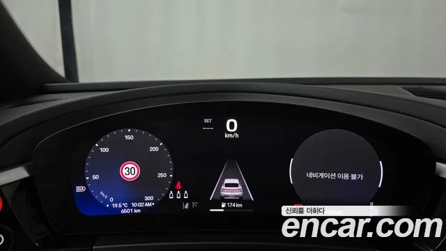 Porsche Macan Electric — Фото автомобиля 8