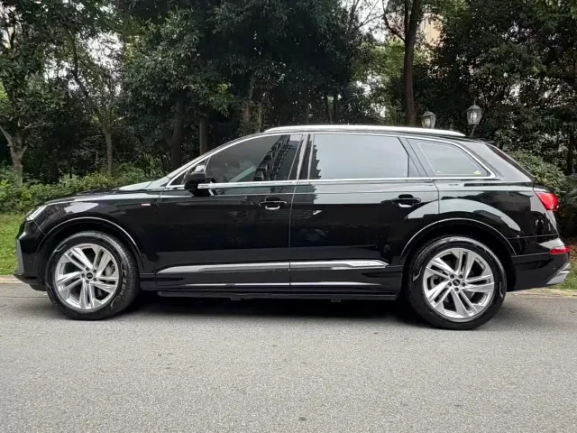 Audi Q7 — Фото автомобиля 3