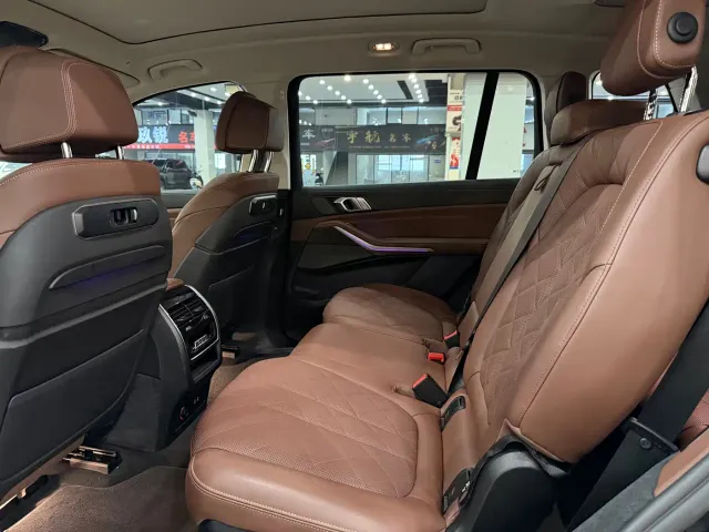 BMW X7 — Фото автомобиля 4