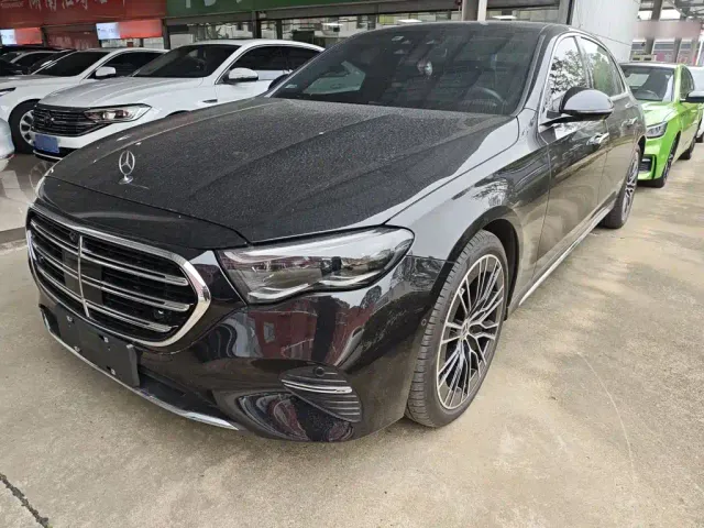 Фотография автомобиля — Mercedes-Benz E-Class