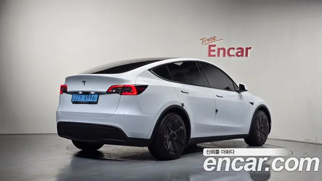 Tesla Model Y — Фото автомобиля 2