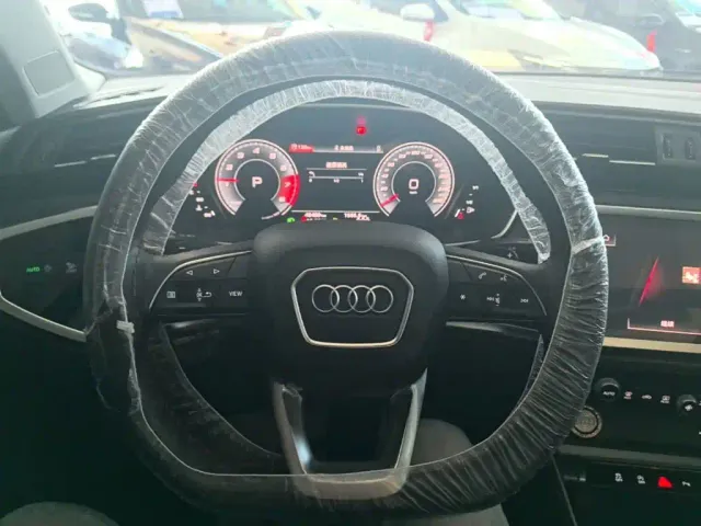 Audi Q3 — Фото автомобиля 10