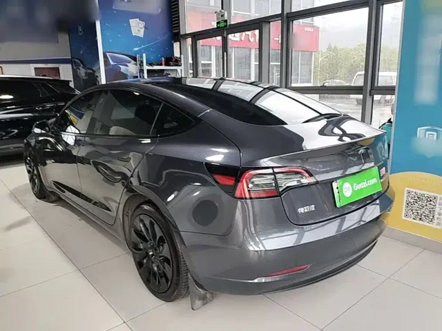 Tesla Model 3 — Фото автомобиля 22